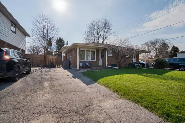 Oshawa, ON L1G 6H3,270 Coventry CT
