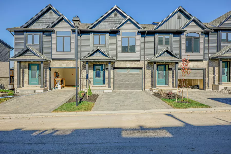 2261 LINKWAY BLVD #16, London South, ON N6K 0L4