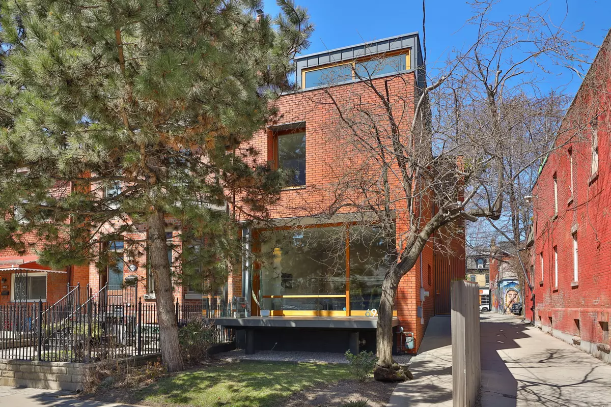 Toronto C01, ON M6J 1C5,694 Richmond ST W