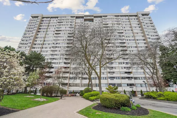 1580 Mississauga VLY #1006, Mississauga, ON L5A 3T8