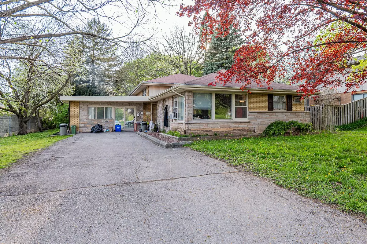 London North, ON N6G 1S8,2 Ruskin CT