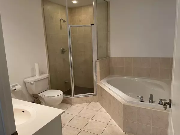 Markham, ON L3T 7Y1,48 Suncrest BLVD #112