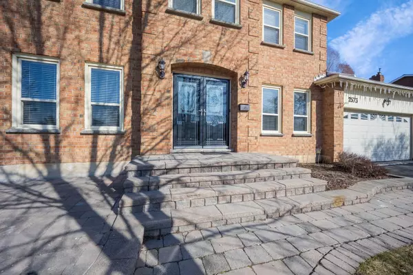 Mississauga, ON L5N 3Z3,2573 Oshkin CT