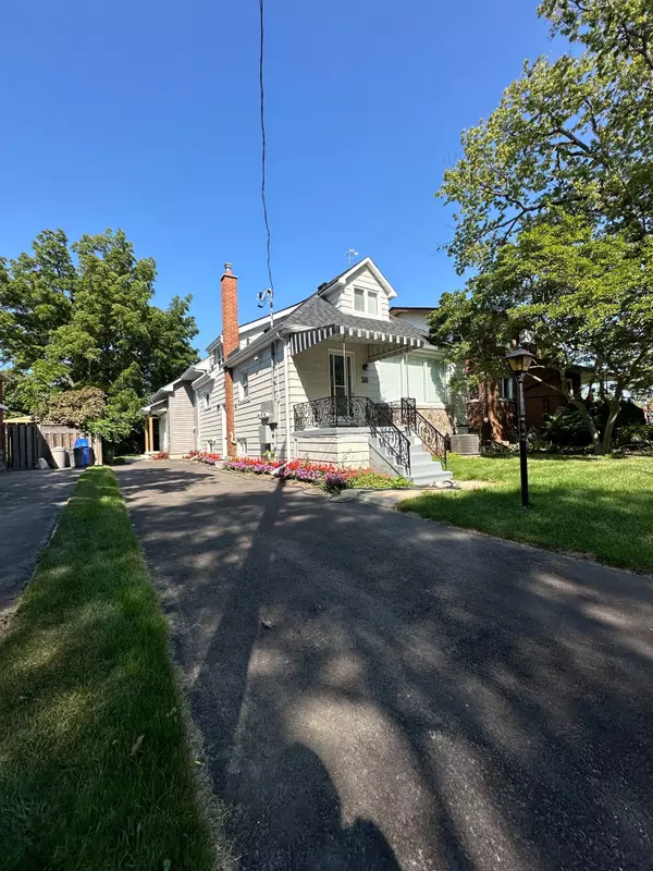 38 Viewpoint AVE, Hamilton, ON L8V 2S5