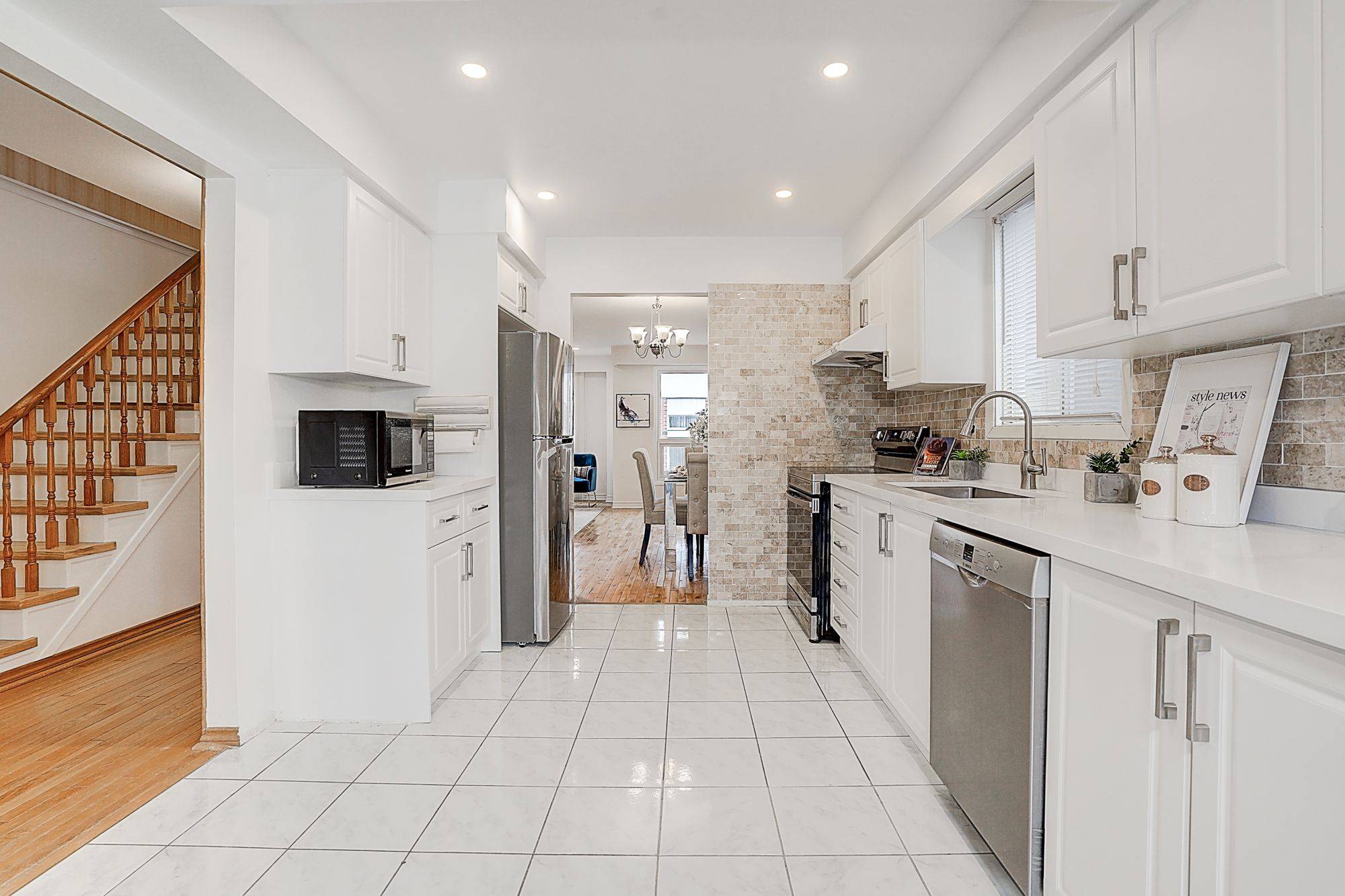 Toronto C07, ON M2R 3T8,82 Carnival CT