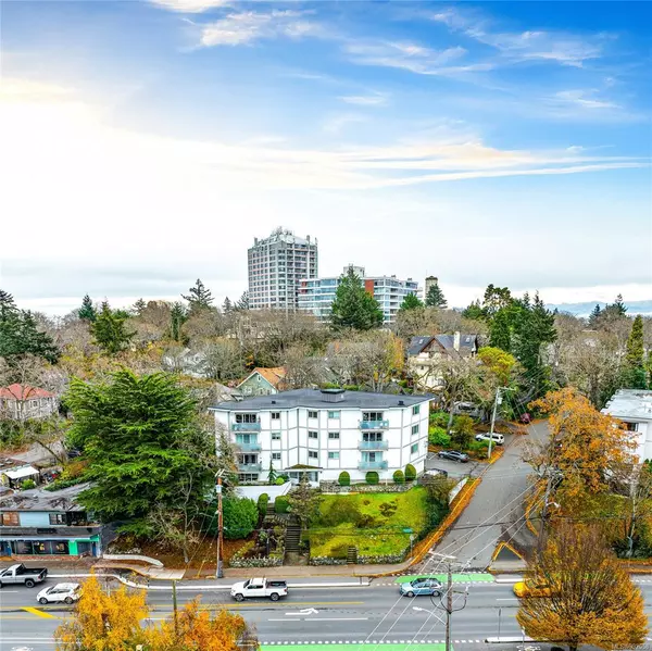 1527 Fort St, Victoria, BC V8S 1Z7