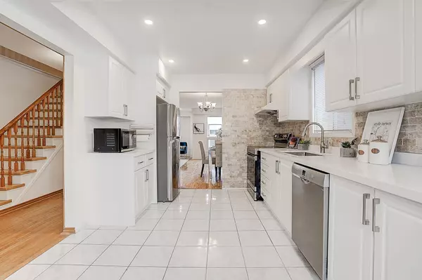 Toronto C07, ON M2R 3T8,82 Carnival CT