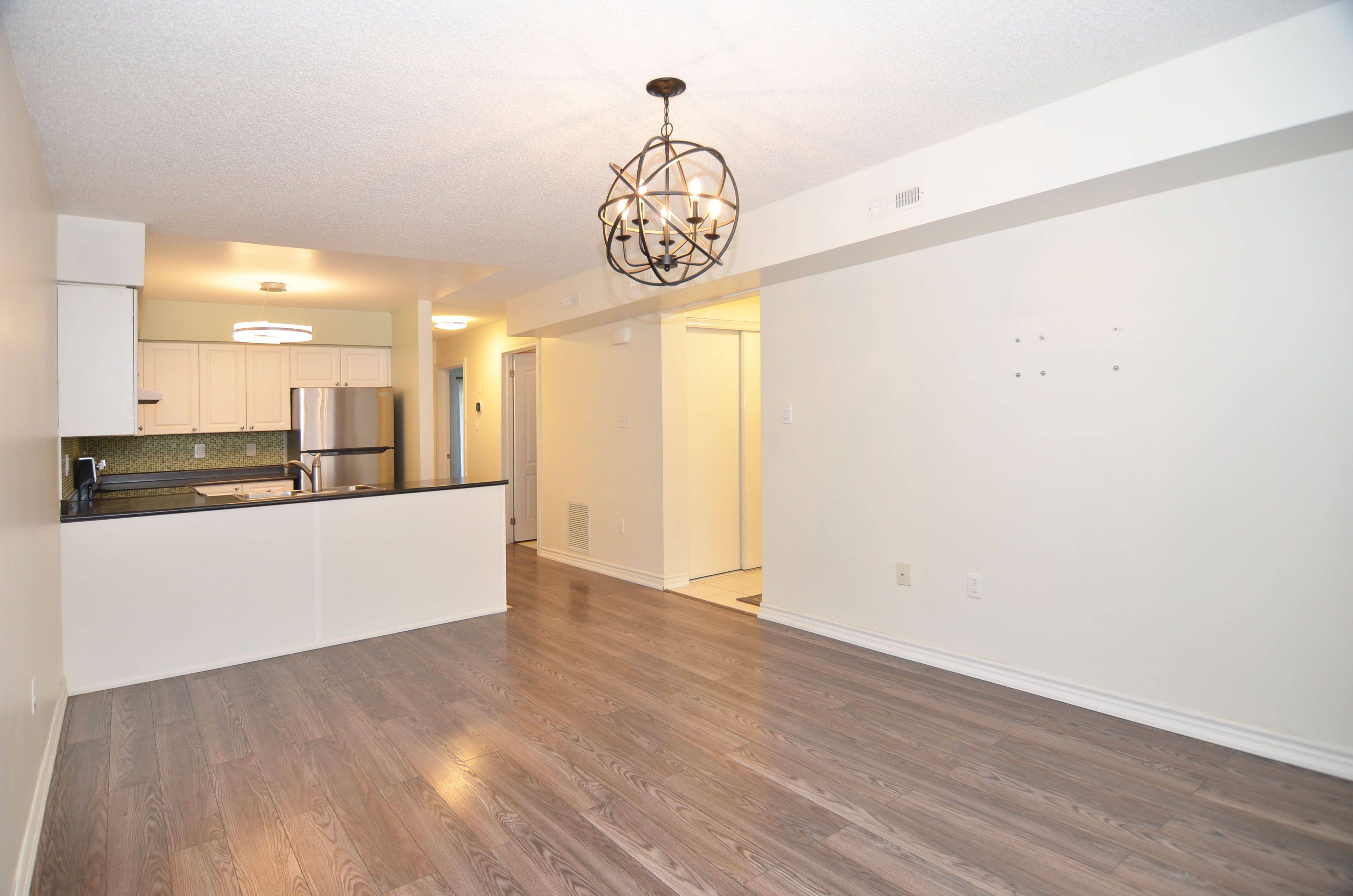 Barrie, ON L4N 5W9,49 Ferndale DR S #8