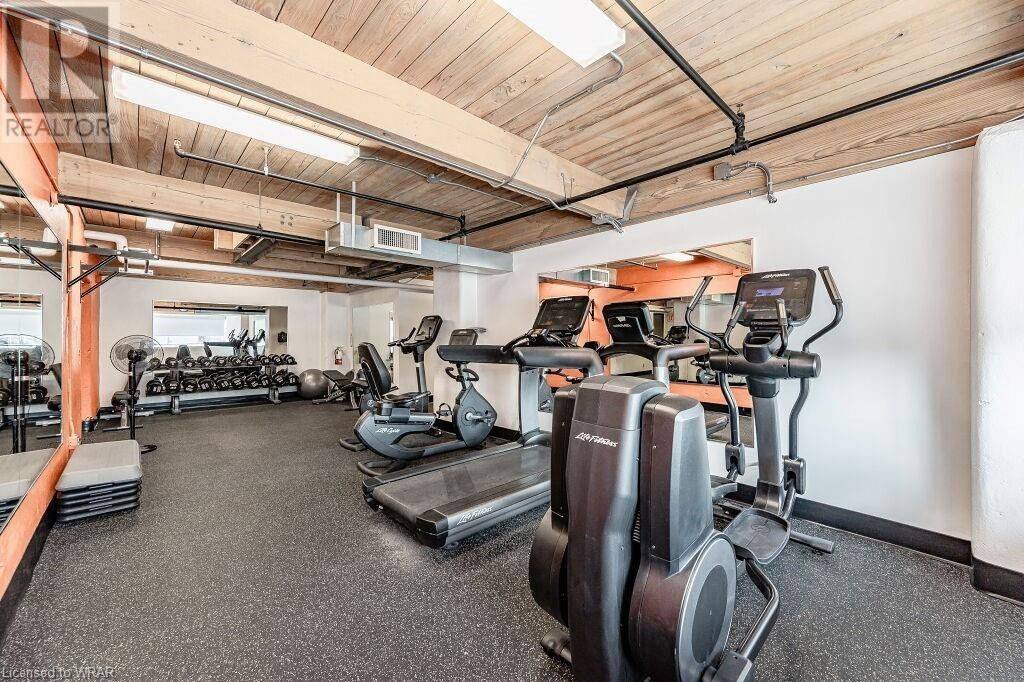 Kitchener, ON N2G 4Y9,72 Victoria ST S #300-38
