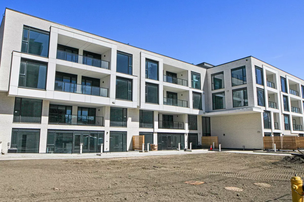 Toronto C10, ON M4P 1Z8,200 Keewatin AVE #306