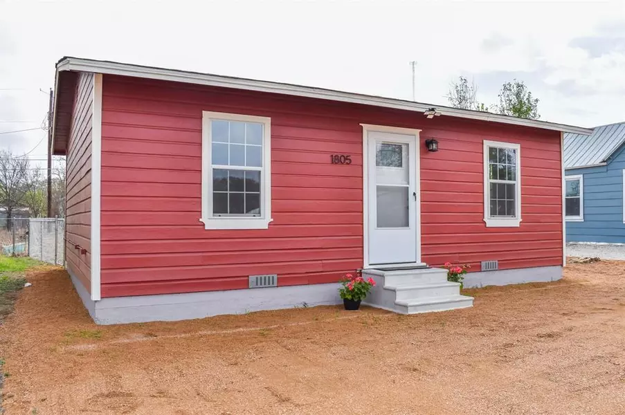 1805 S Bradley, Brady, TX 76825