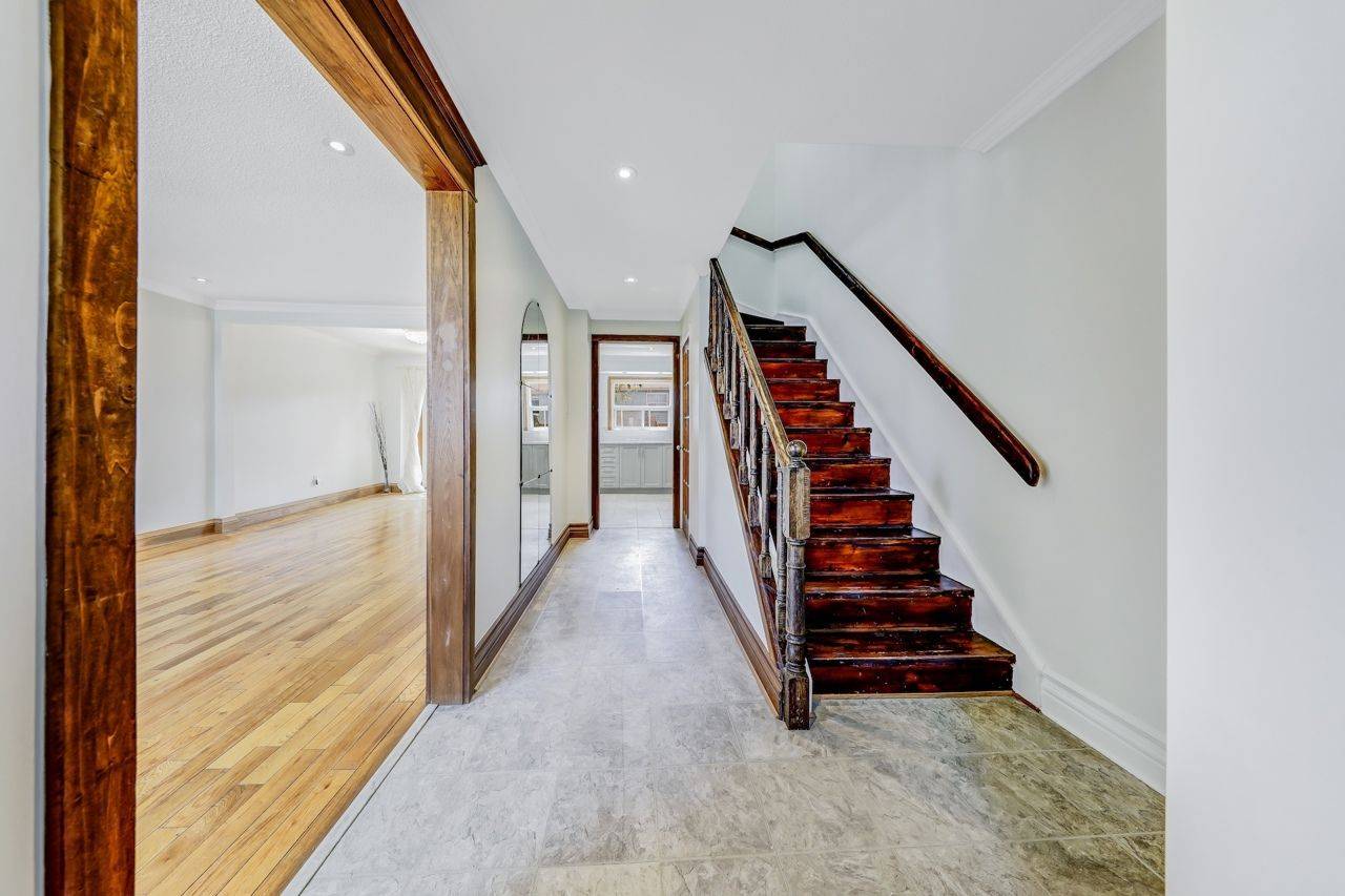 Mississauga, ON L5H 3V2,1055 Shawnmarr RD #77