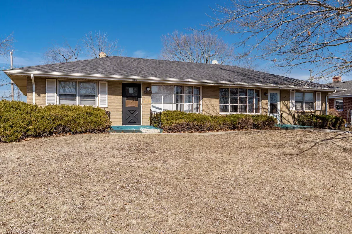 Rockford, IL 61107,5882-5884 Dafred Drive