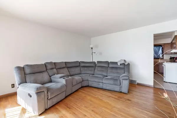 Rockford, IL 61107,5882-5884 Dafred Drive