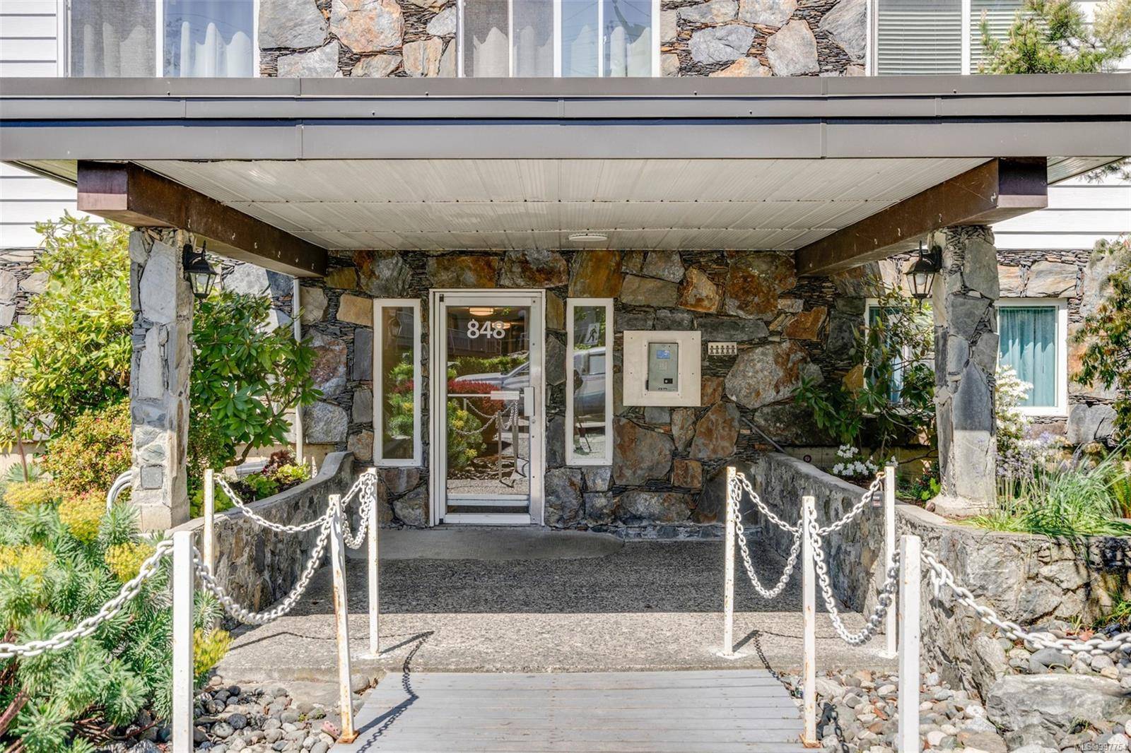 Esquimalt, BC V9A 6W9,848 Esquimalt Rd #208