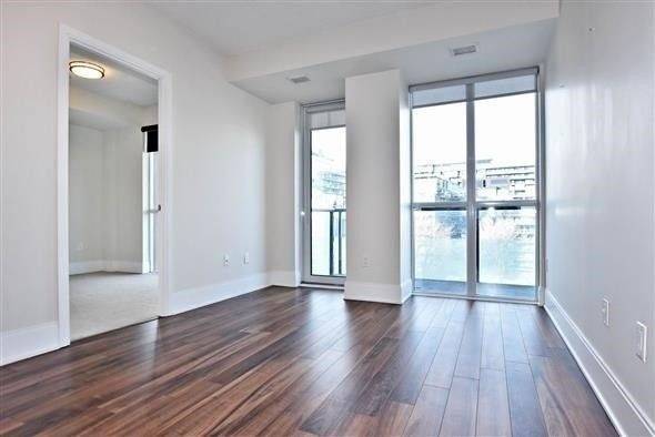 Toronto C01, ON M5V 1C1,560 Front ST W #811
