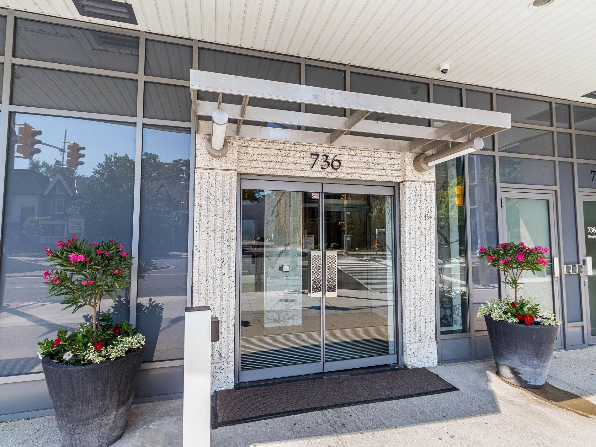 Toronto C01, ON M5S 2J6,736 Spadina AVE #811