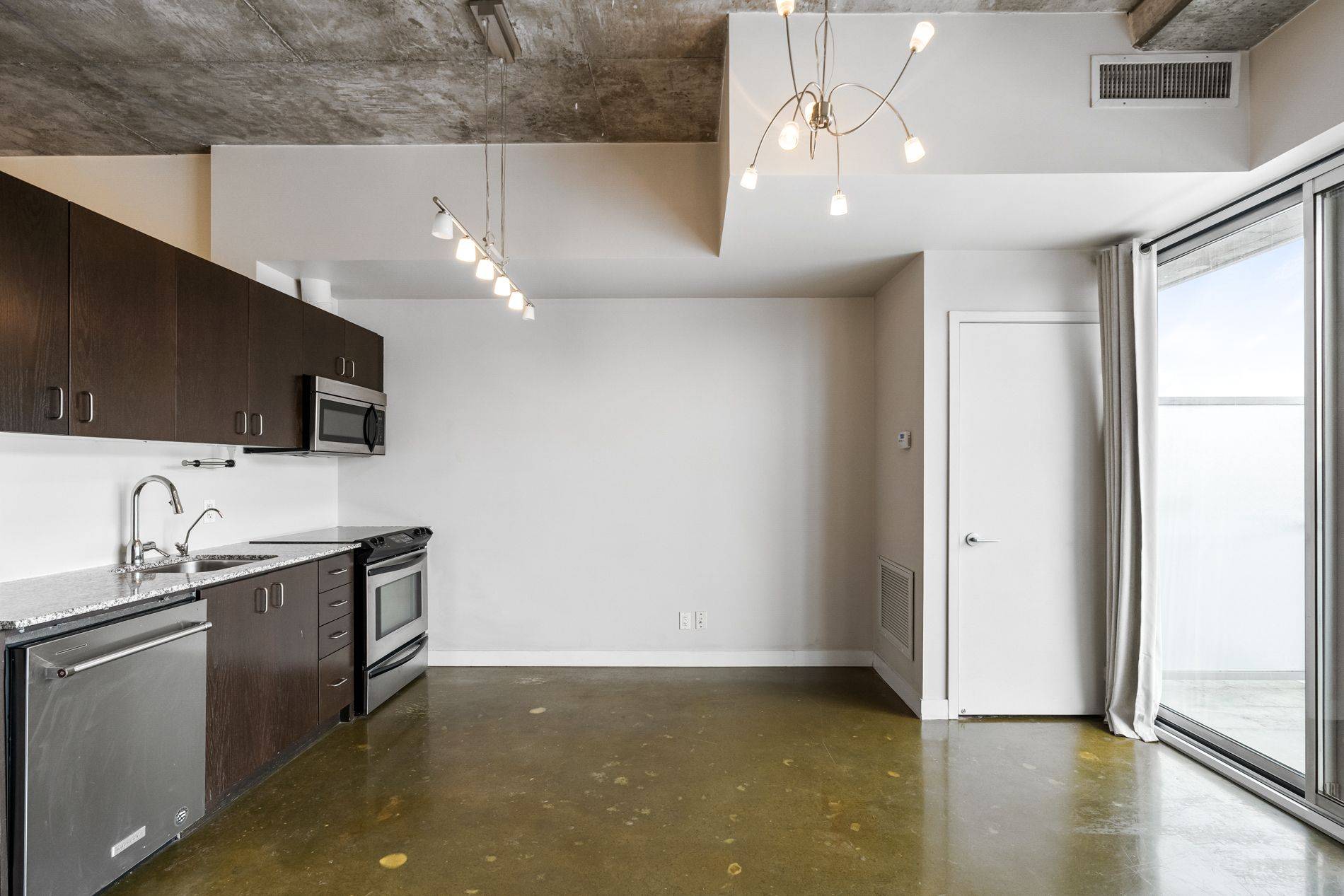 Toronto E01, ON M4M 2S3,201 Carlaw AVE #701