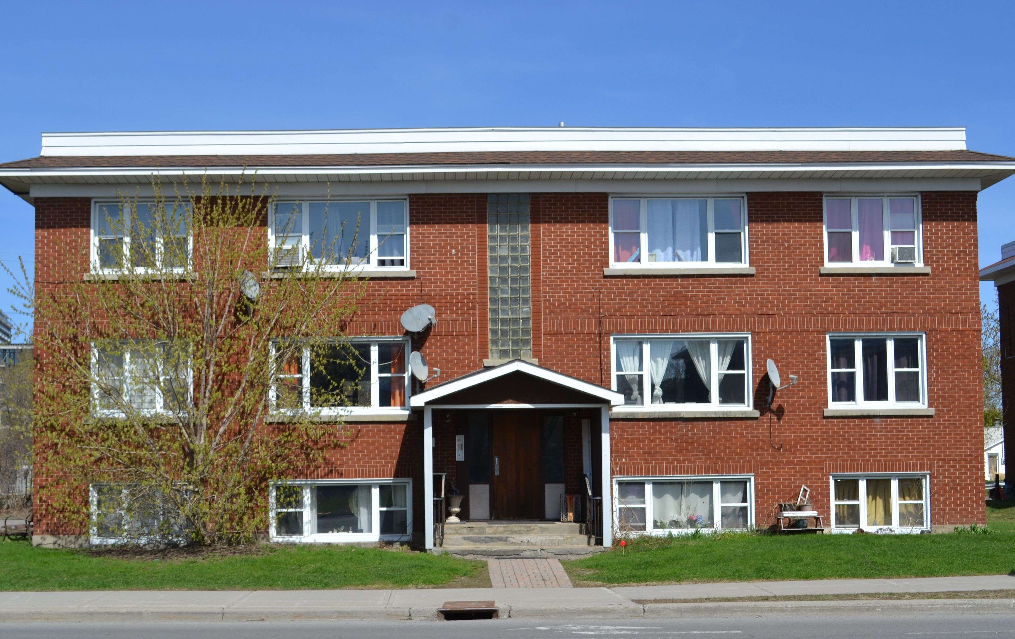 831 Kirkwood AVE, Carlington - Central Park, ON K1Z 5Y1
