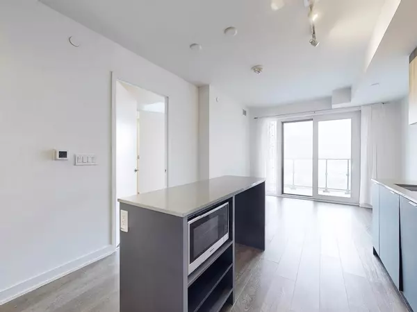 Toronto C06, ON M3H 0E7,8 Tippet RD #709