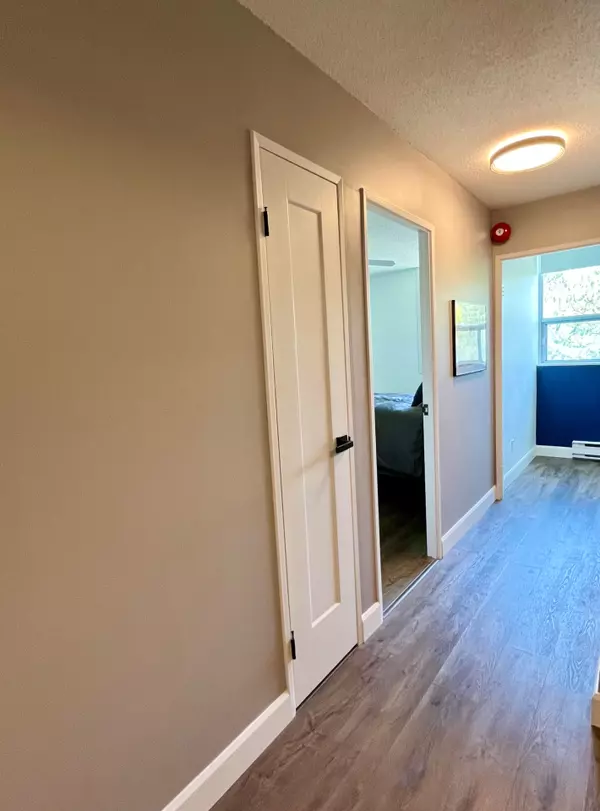 Burlington, ON L7N 3M2,700 Dynes RD #317