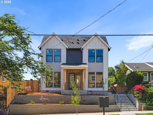 1218 SE Center ST #3, Portland, OR 97202