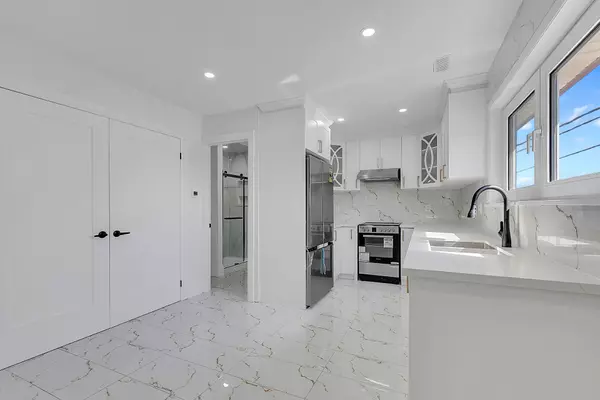 581 Lancaster ST W ##2, Kitchener, ON N2K 1M5