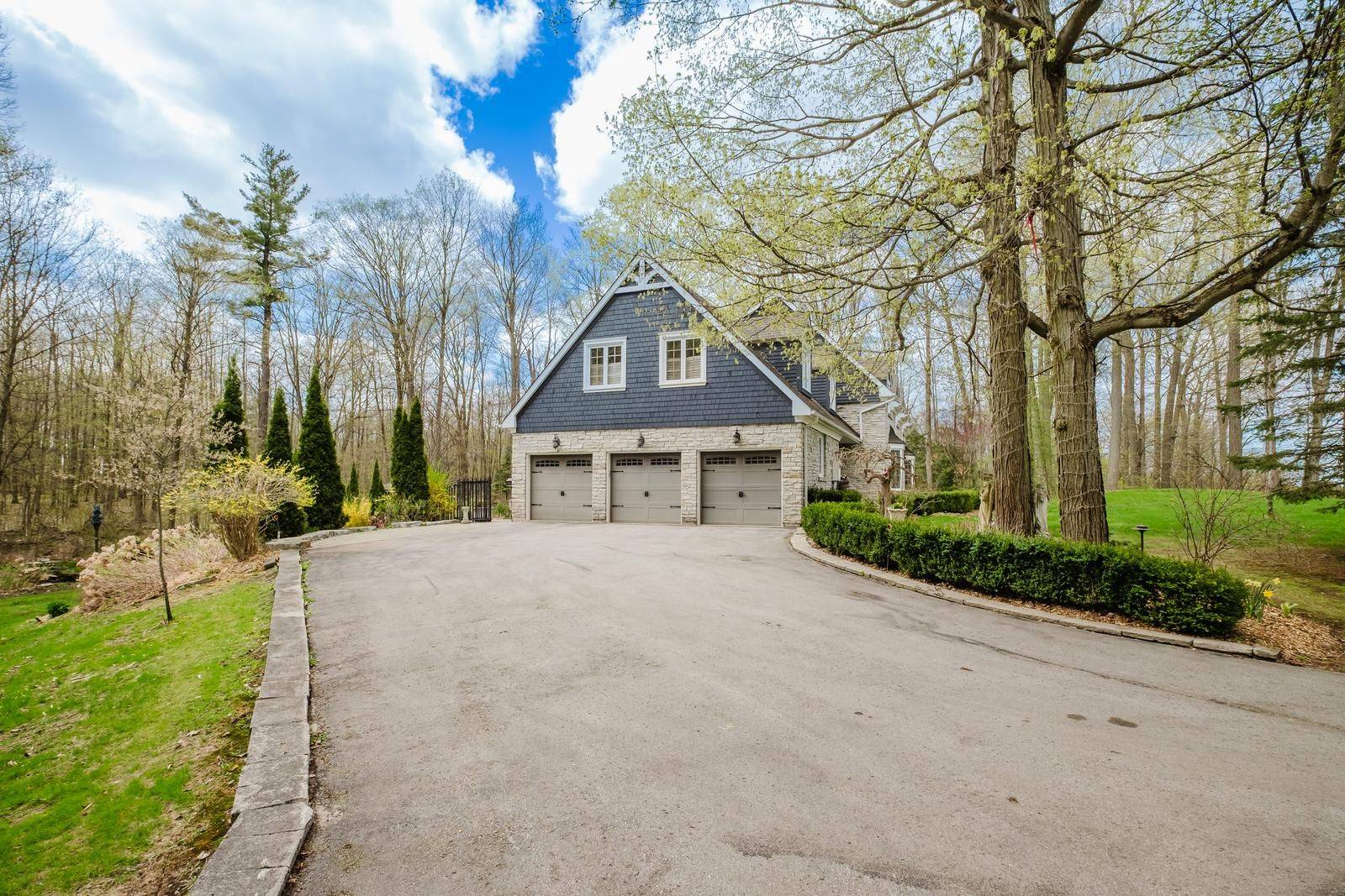 Uxbridge, ON L9P 1R4,12 Oakview PL