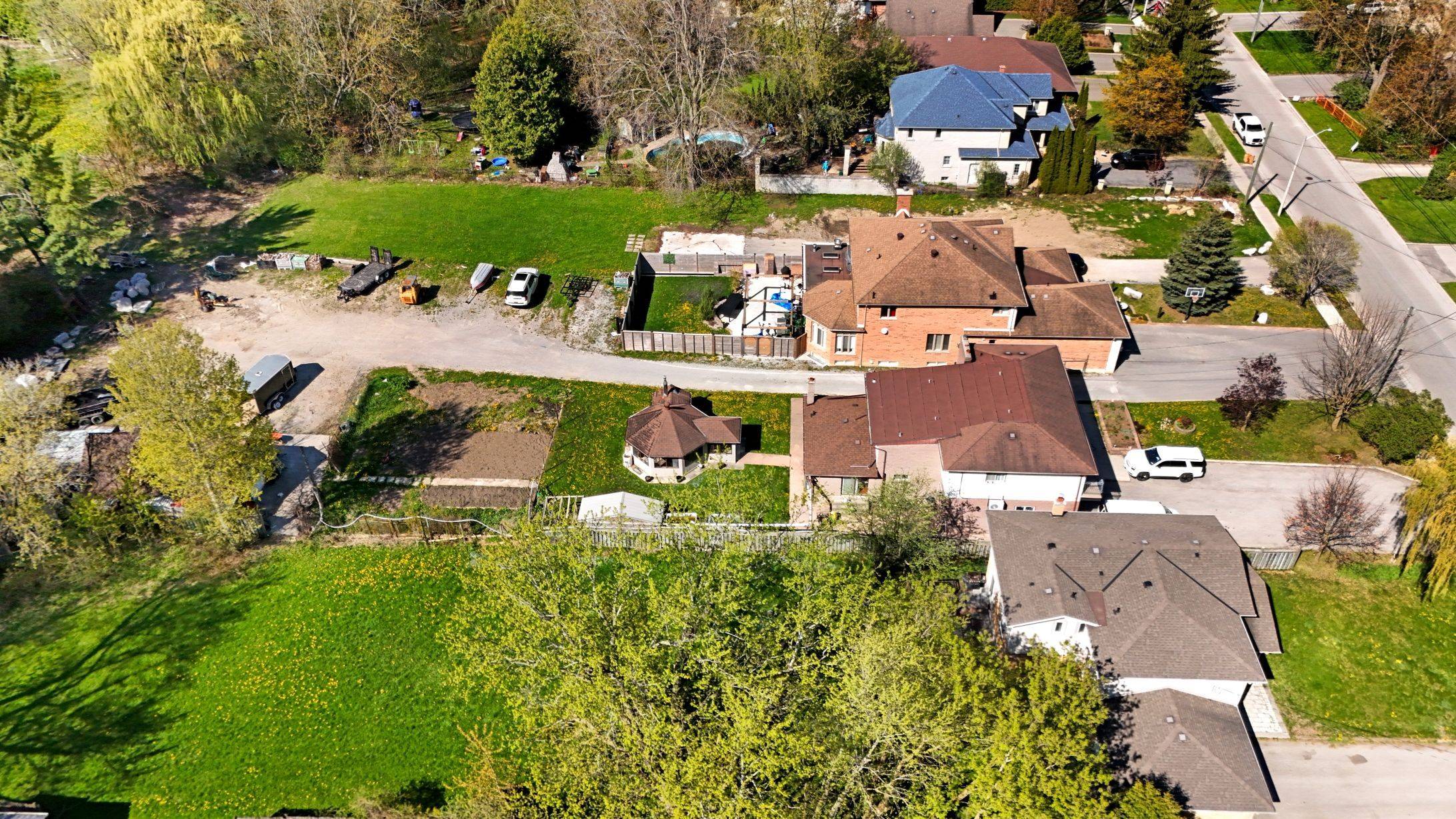 Richmond Hill, ON L4E 3H5,197 Douglas RD