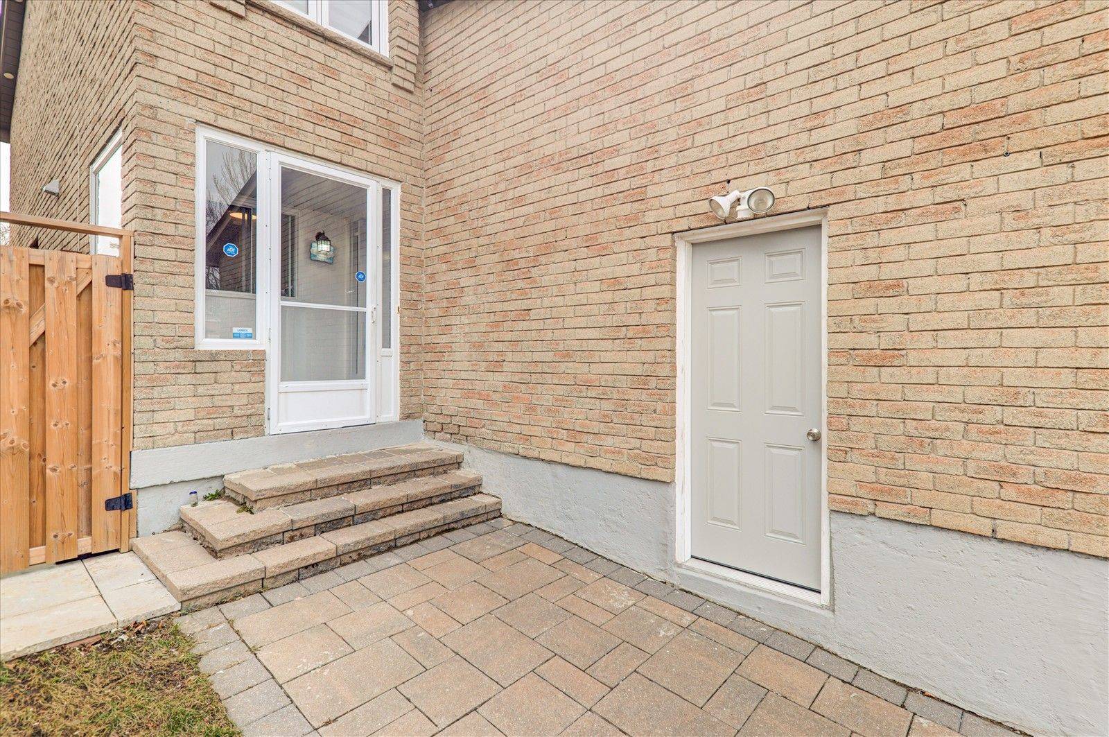 Markham, ON L3R 3T6,4 Croxley Green DR