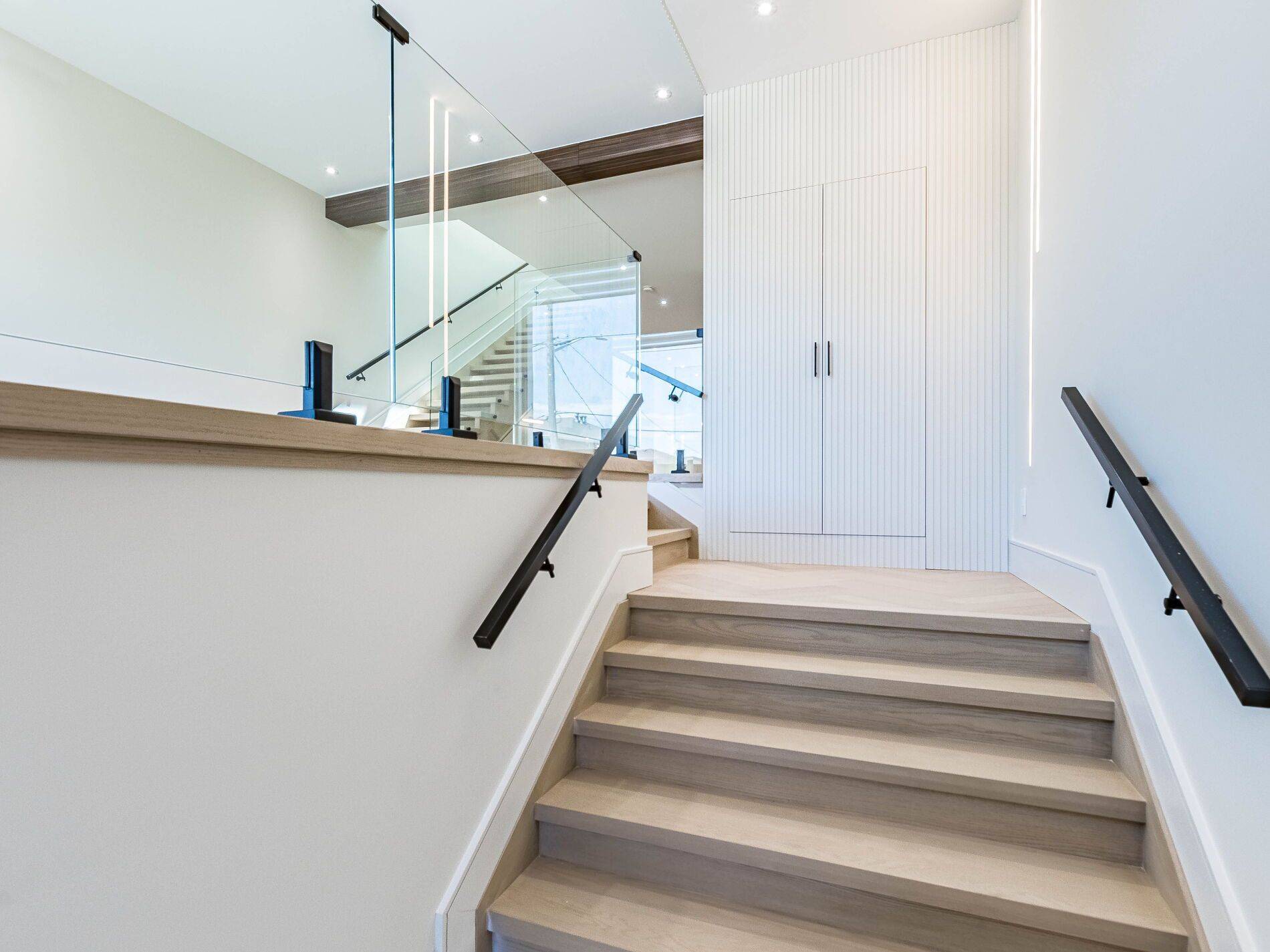 Mississauga, ON L5H 2P8,6B PINE AVE N