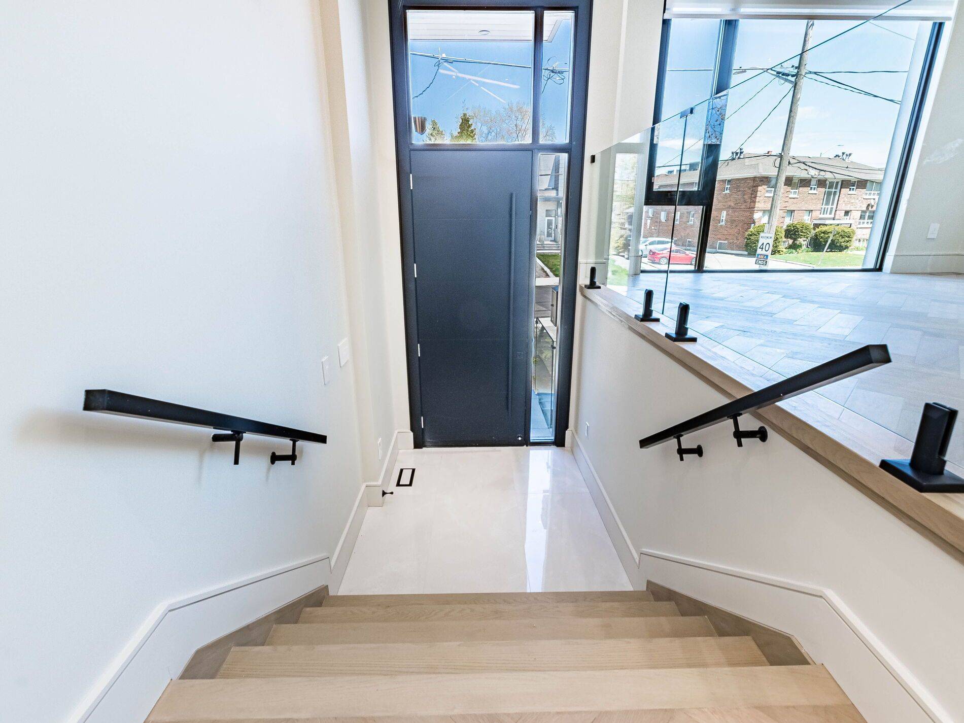 Mississauga, ON L5H 2P8,6B PINE AVE N