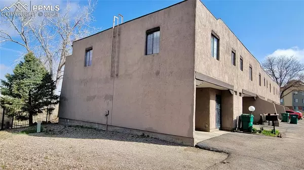 Pueblo, CO 81001,2037 Mohawk RD