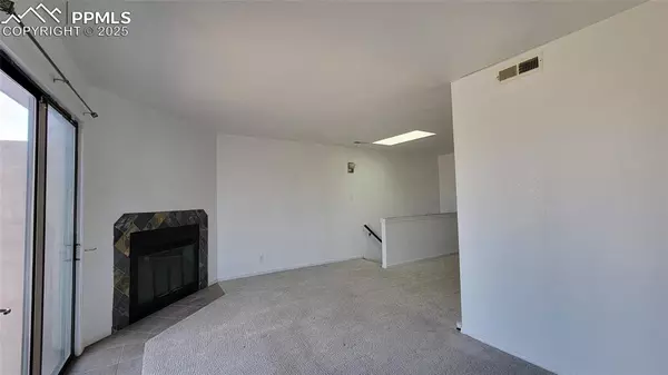 Pueblo, CO 81001,2037 Mohawk RD