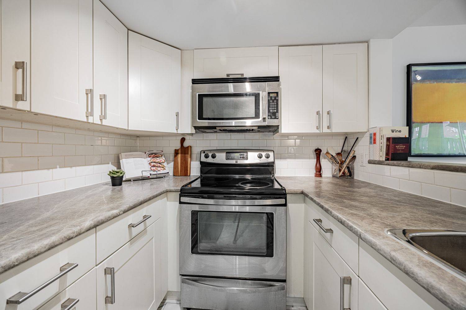 Toronto C02, ON M5R 3E2,379 Albany AVE