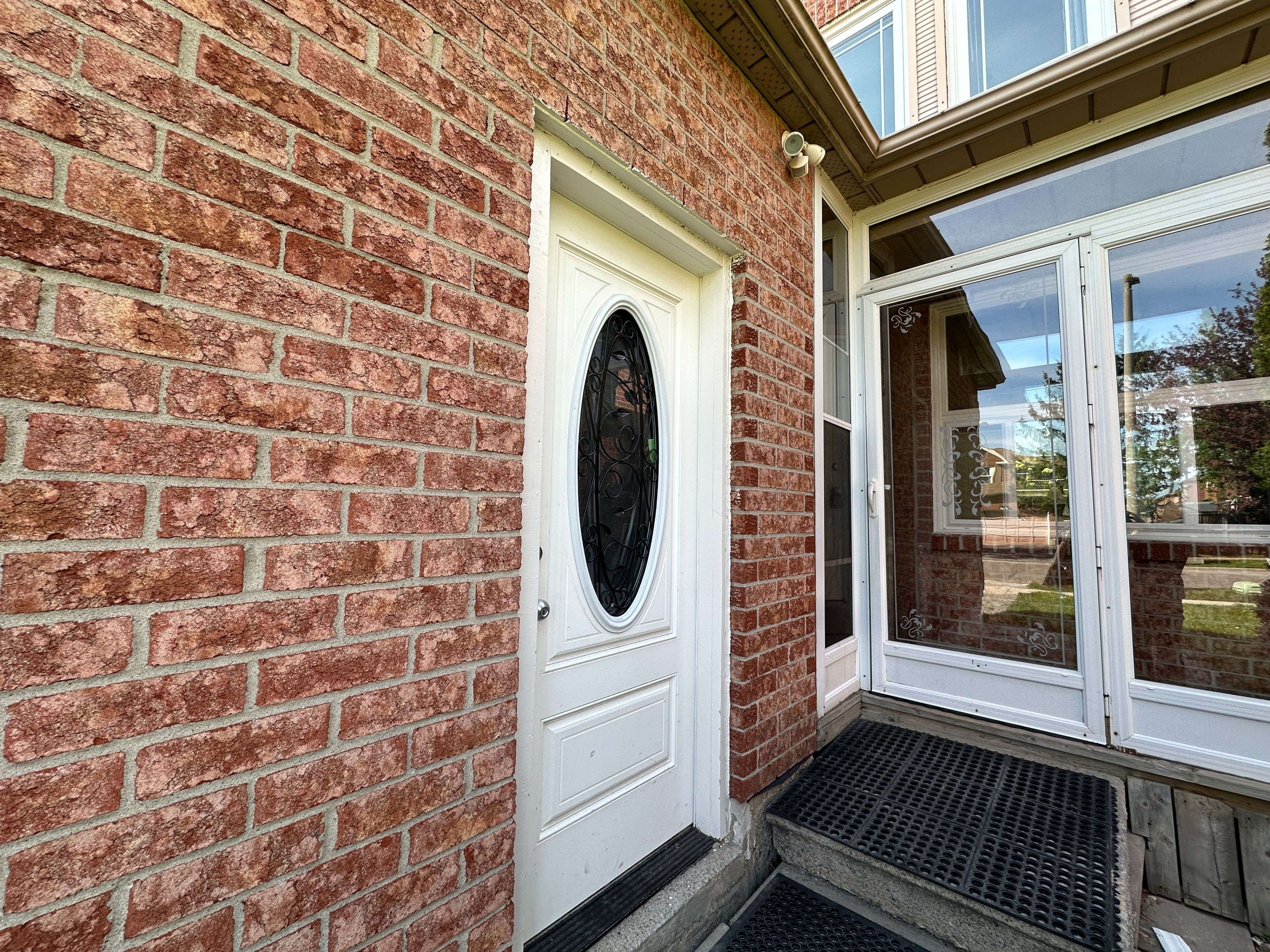 Mississauga, ON L5B 3K1,303 Riel DR