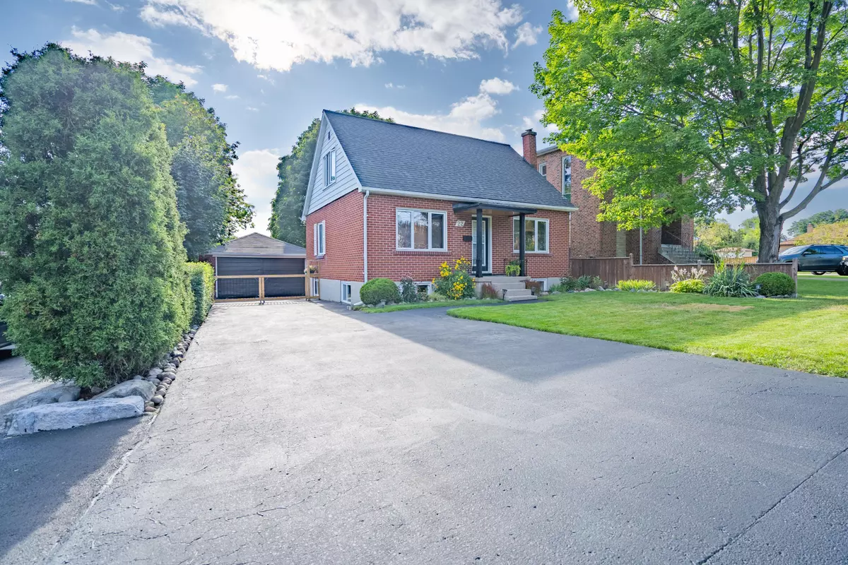 Toronto W04, ON M9N 3E3,22 Langside AVE #Lower Level