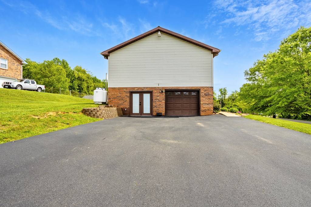 Abingdon, VA 24211,17395 Ashley Hill Circle