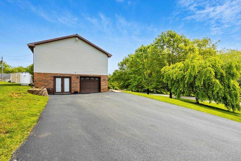 Abingdon, VA 24211,17395 Ashley Hill Circle