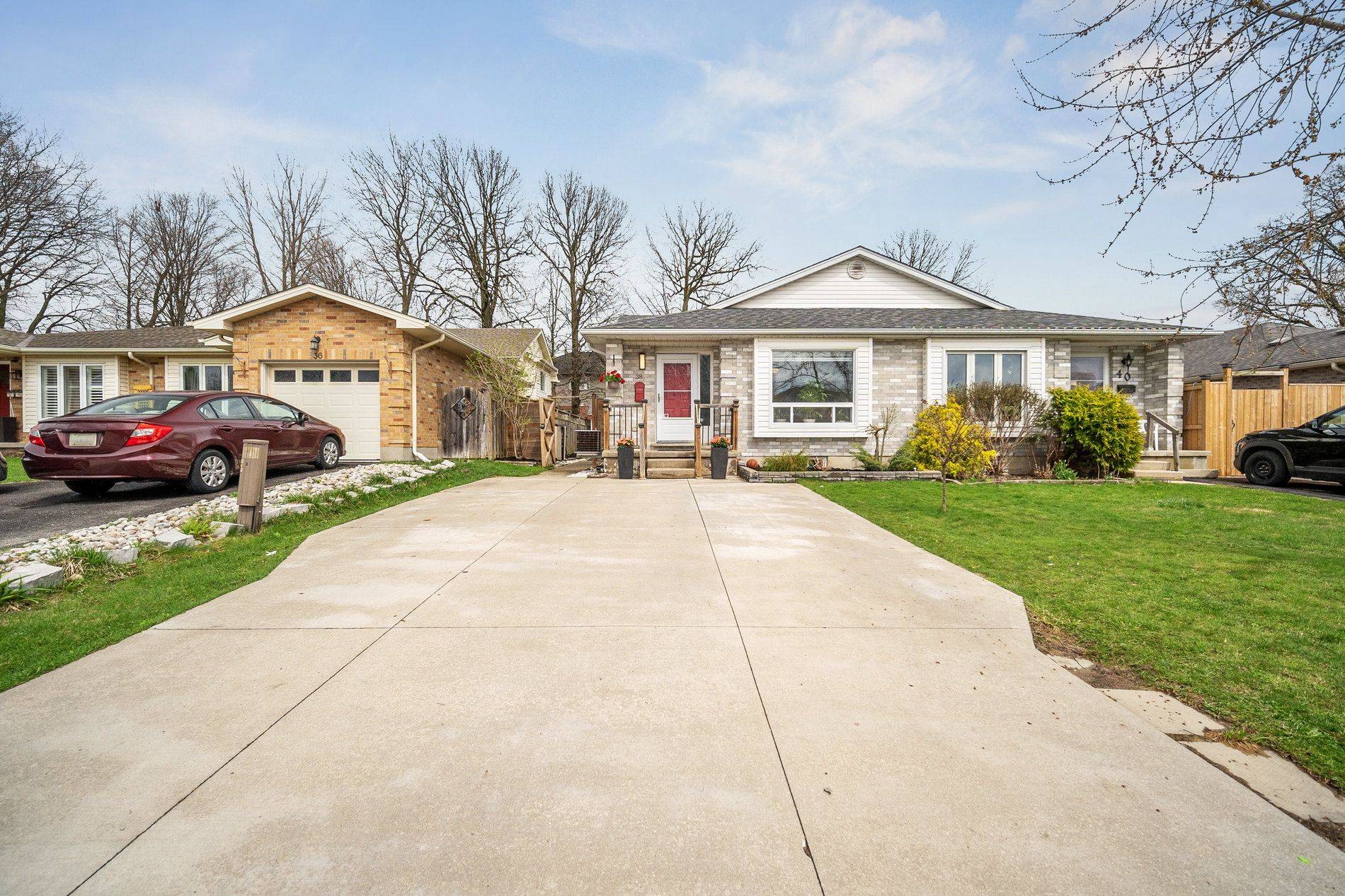 London East, ON N5V 4Y3,38 Folkstone CT