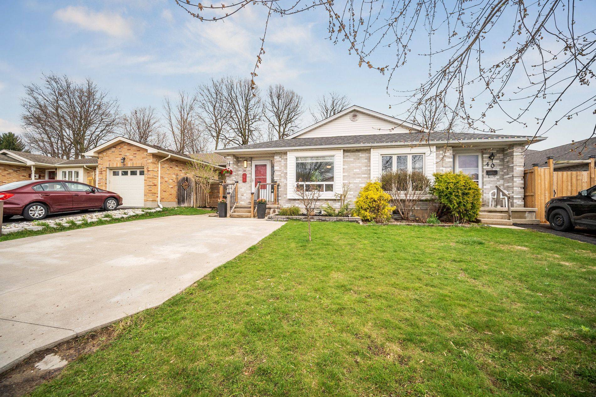 London East, ON N5V 4Y3,38 Folkstone CT