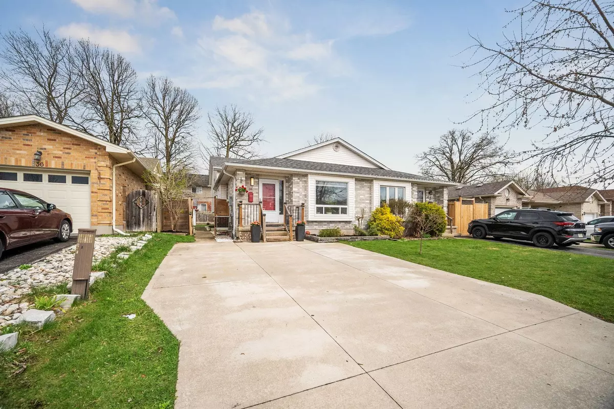London East, ON N5V 4Y3,38 Folkstone CT