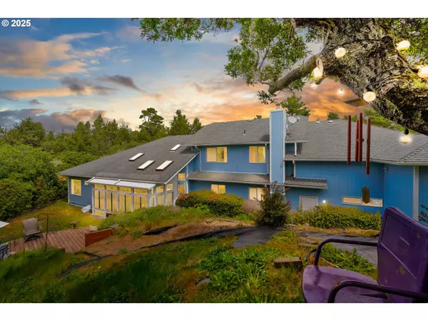 Florence, OR 97439,4922 OCEANA DR