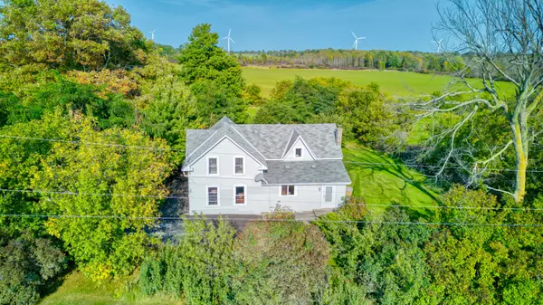 660 7th LINE RD, Frontenac Islands, ON K0H 2Y0