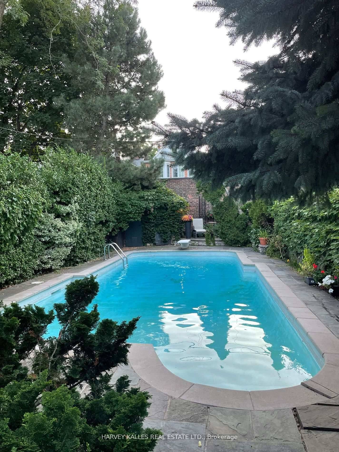 Toronto C09, ON M4W 2X3,296 Glen RD