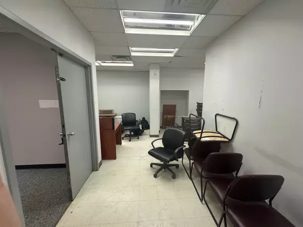901 Jane ST #200, Toronto W03, ON M6N 4C6