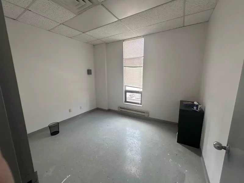 901 Jane ST #207, Toronto W03, ON M6N 4C6