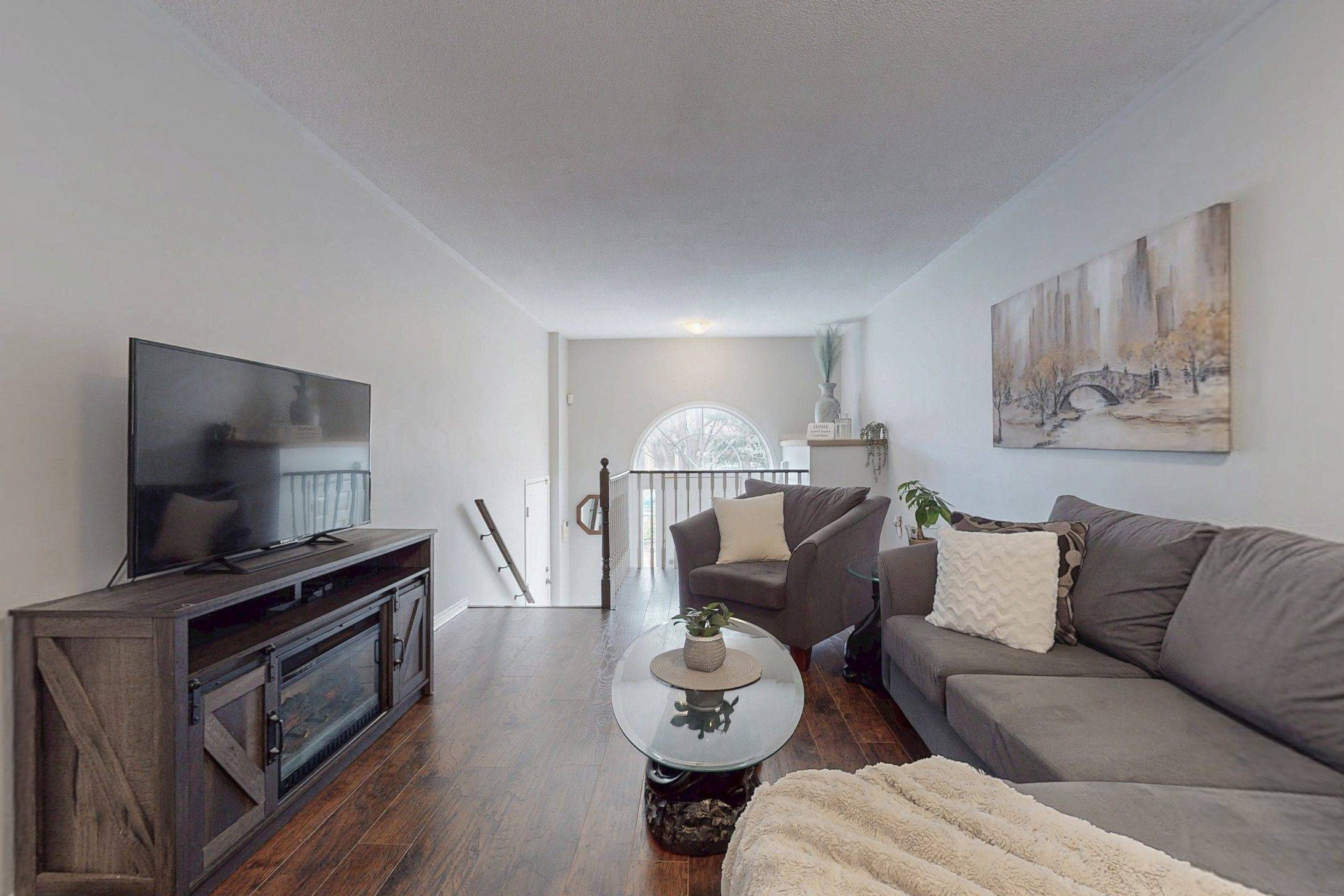 Newmarket, ON L3X 2M6,78 Clearmeadow BLVD