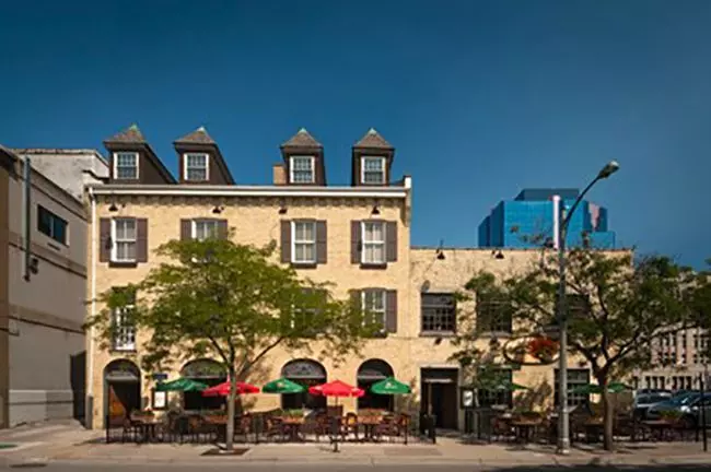 London East, ON N6A 1H6,122 Carling ST