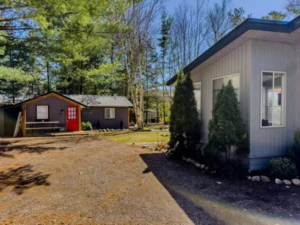 Tiny, ON L9M 0J2,37 Lindale AVE